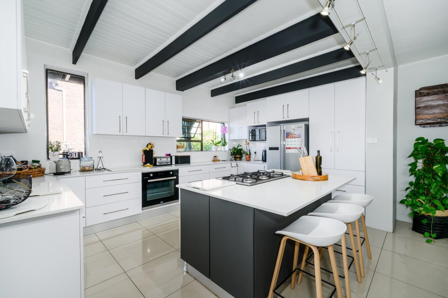 8 Bedroom Property for Sale in Summerstrand Eastern Cape